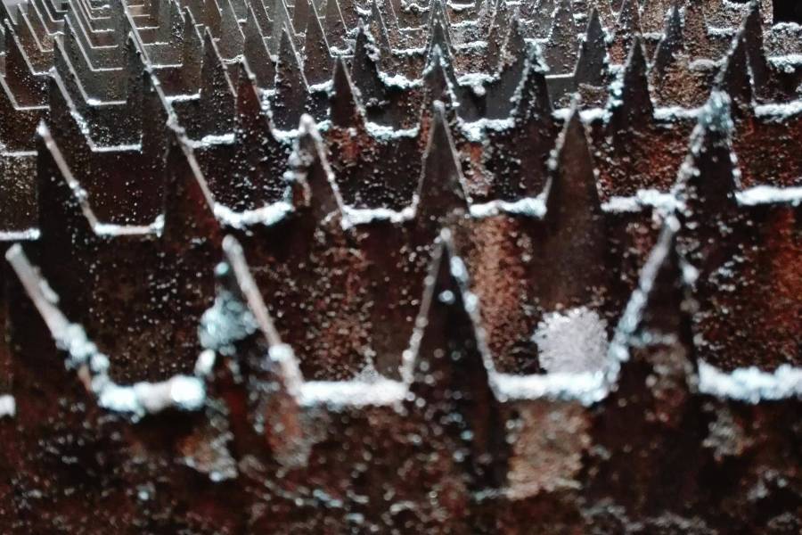 Jak hartowanie w temperaturze -20 stopni wpływa na właściwości metalu